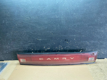 1992 1993 1994 Toyota Camry Center Trunk Rear Tail Light W5668 DG0
