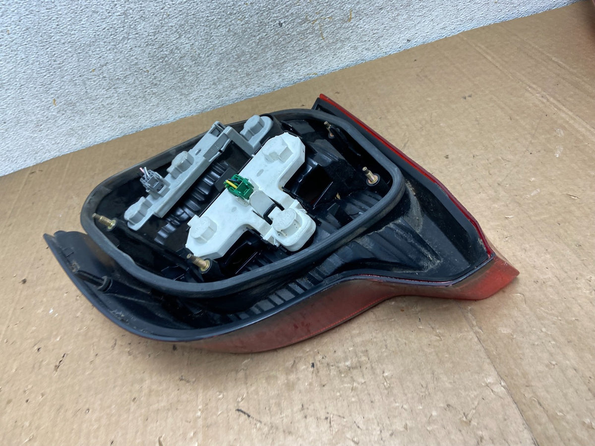 1999-2003 Volvo S80 Left Driver LH Side Tail Light AI9097 LK6