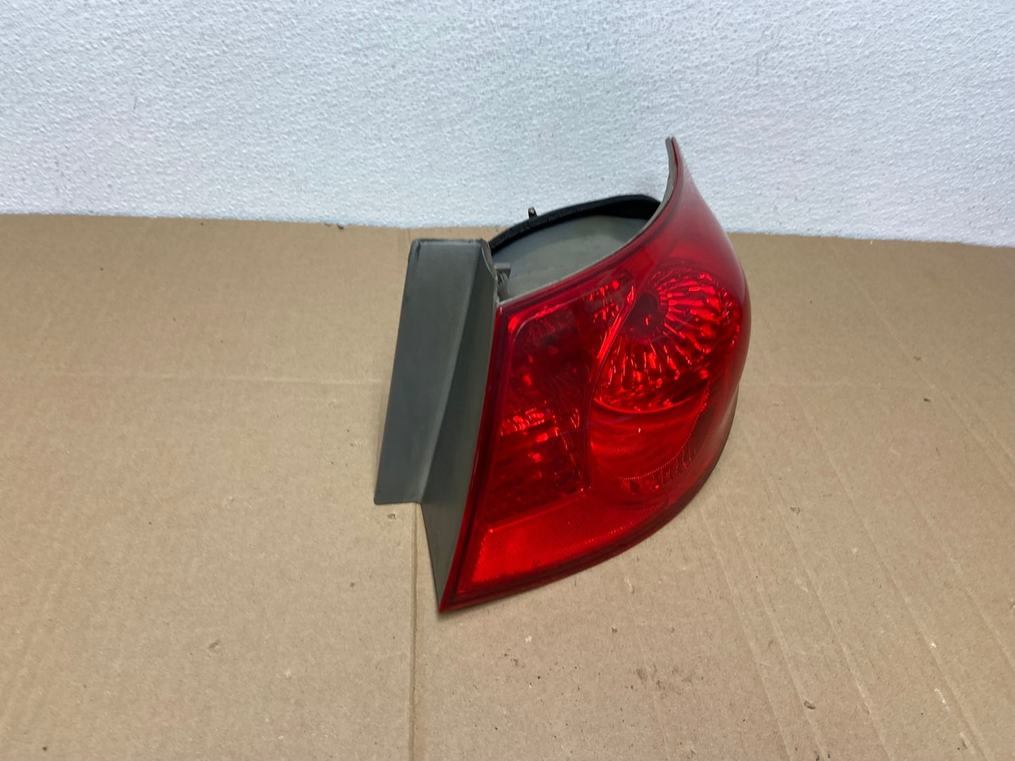 2007 to 2010 Hyundai Elantra Sedan Right Passenger Side Tail Light AB8048 LK2