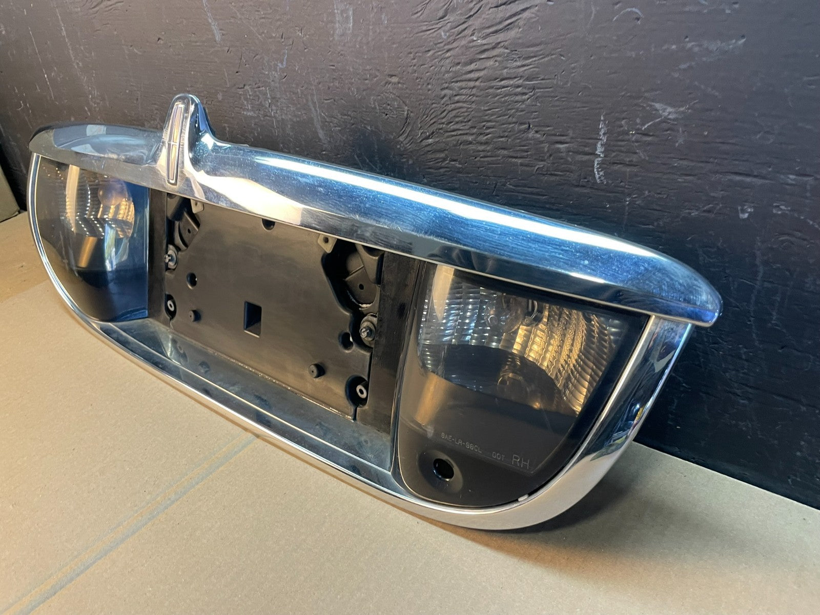 1999-2002 Lincoln Continental License Plate Panel Backup Lights Trim AB7915 DG2