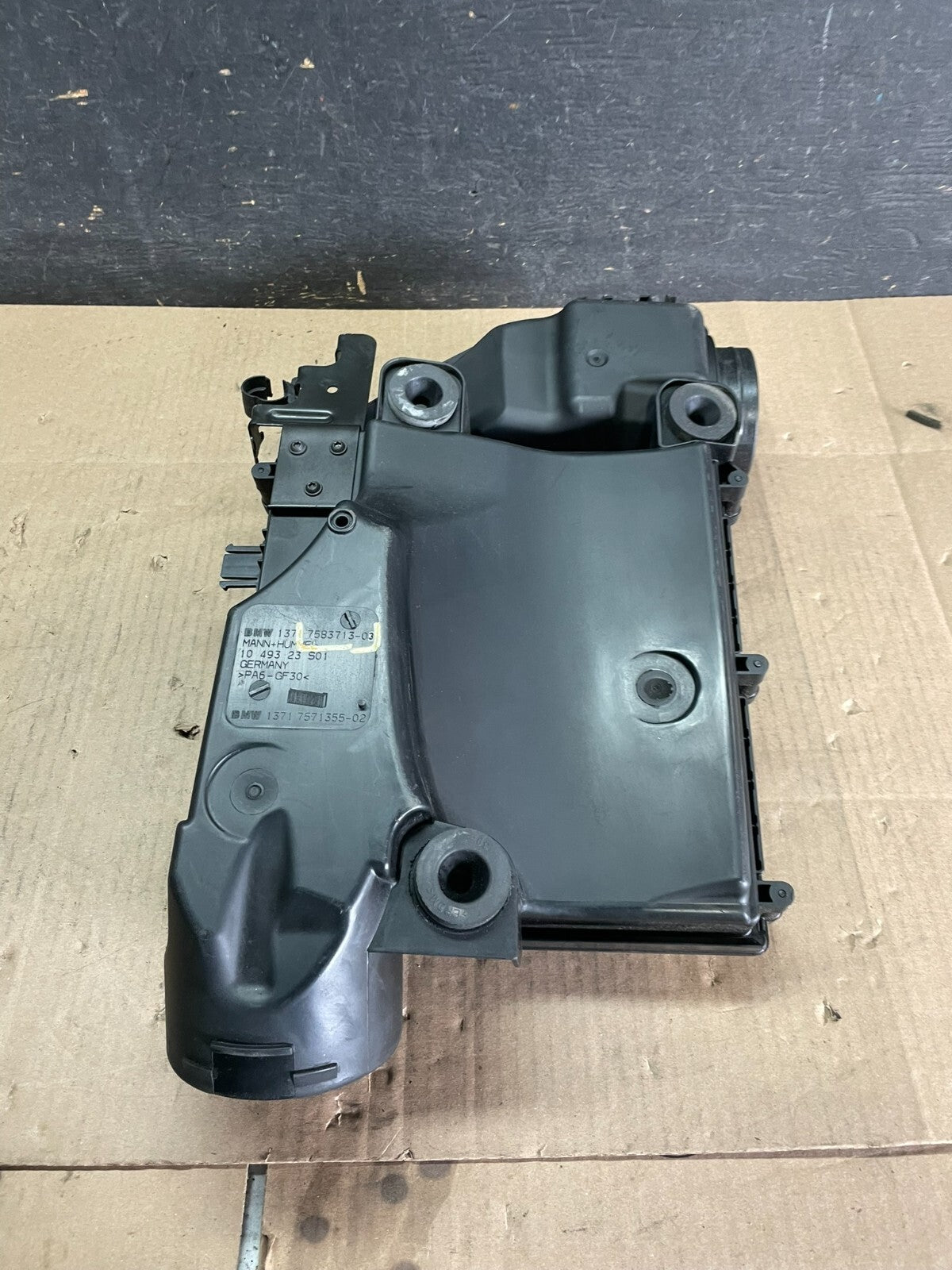 2007 to 2010 BMW X5 Air Intake Cleaner Filter Housing Box M2542 DG6