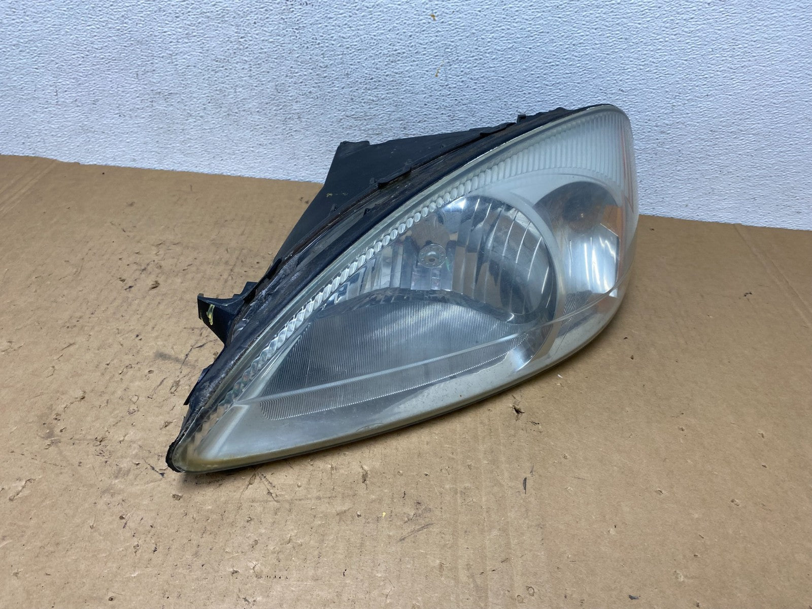 2000 to 2007 Ford Taurus Left Driver LH Side Halogen Headlight AD3232 DW2