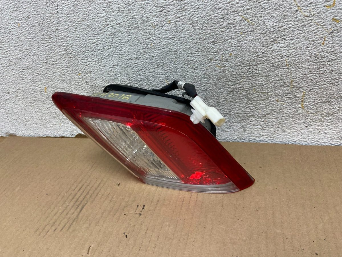 2010 - 2011 Toyota Camry Right Passenger RH Side Inner Tail Light AH3018 DW2