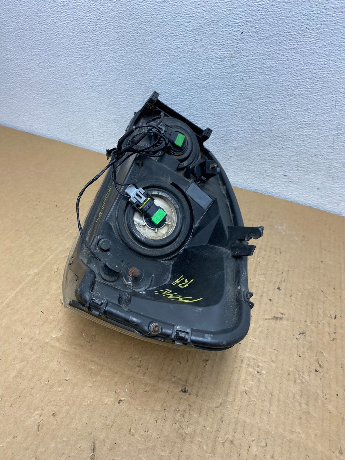 2005 - 2009 Pontiac Montana / Uplander Right Passenger Headlight AC7740 DW8