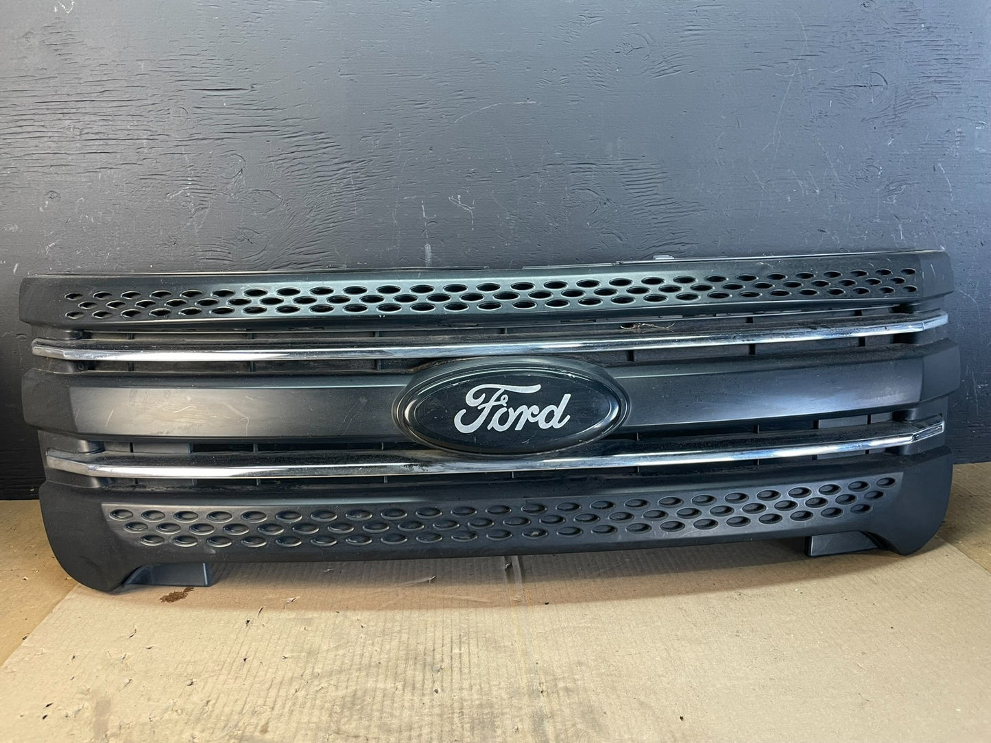 2011 to 2015 Ford Explorer Upper Front Grill Grille Aftermarket ab7966 DG0