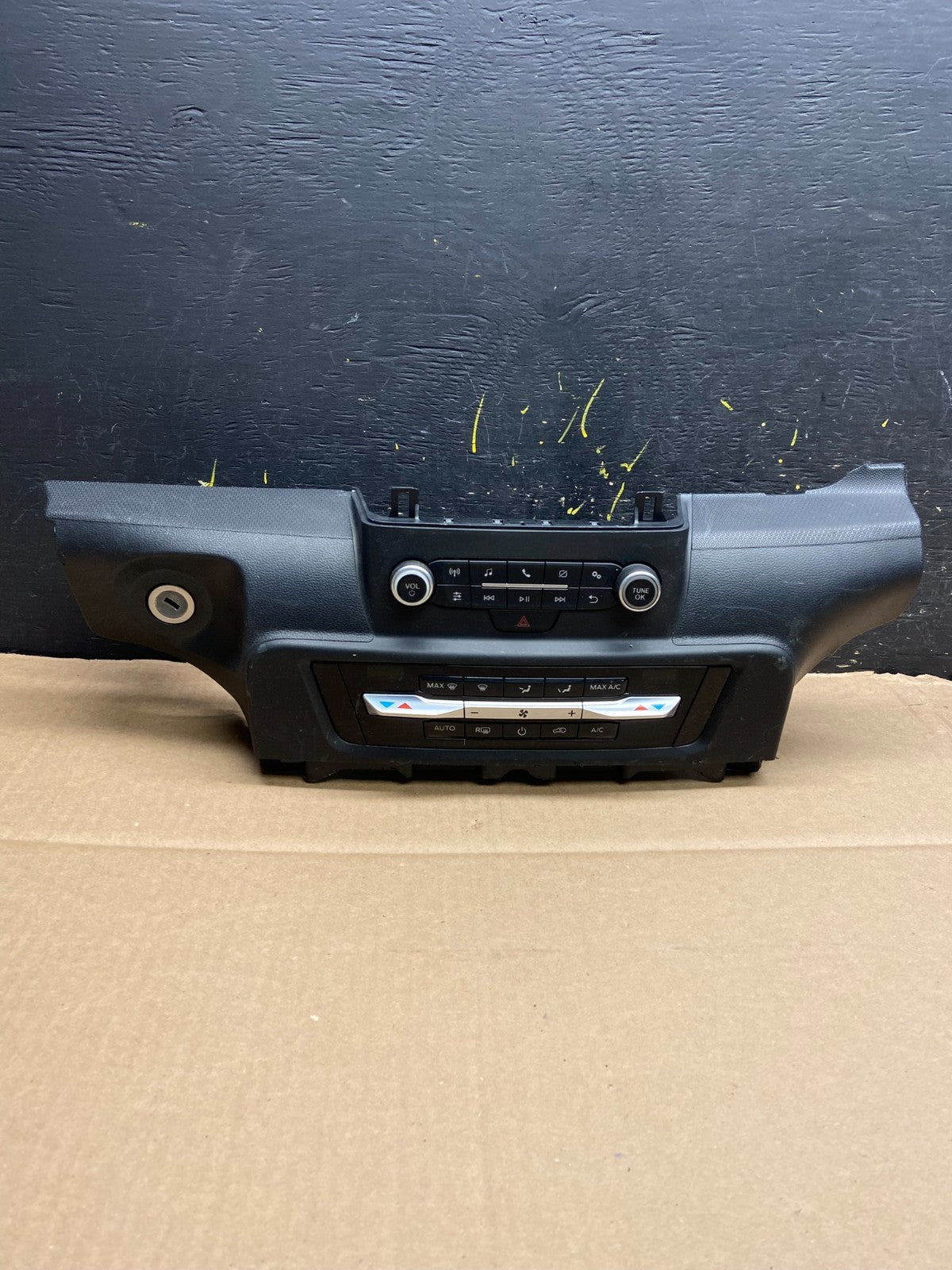 2020 to 2023 Ford Explorer Radio Climate Control Panel Trim y2074 DG0