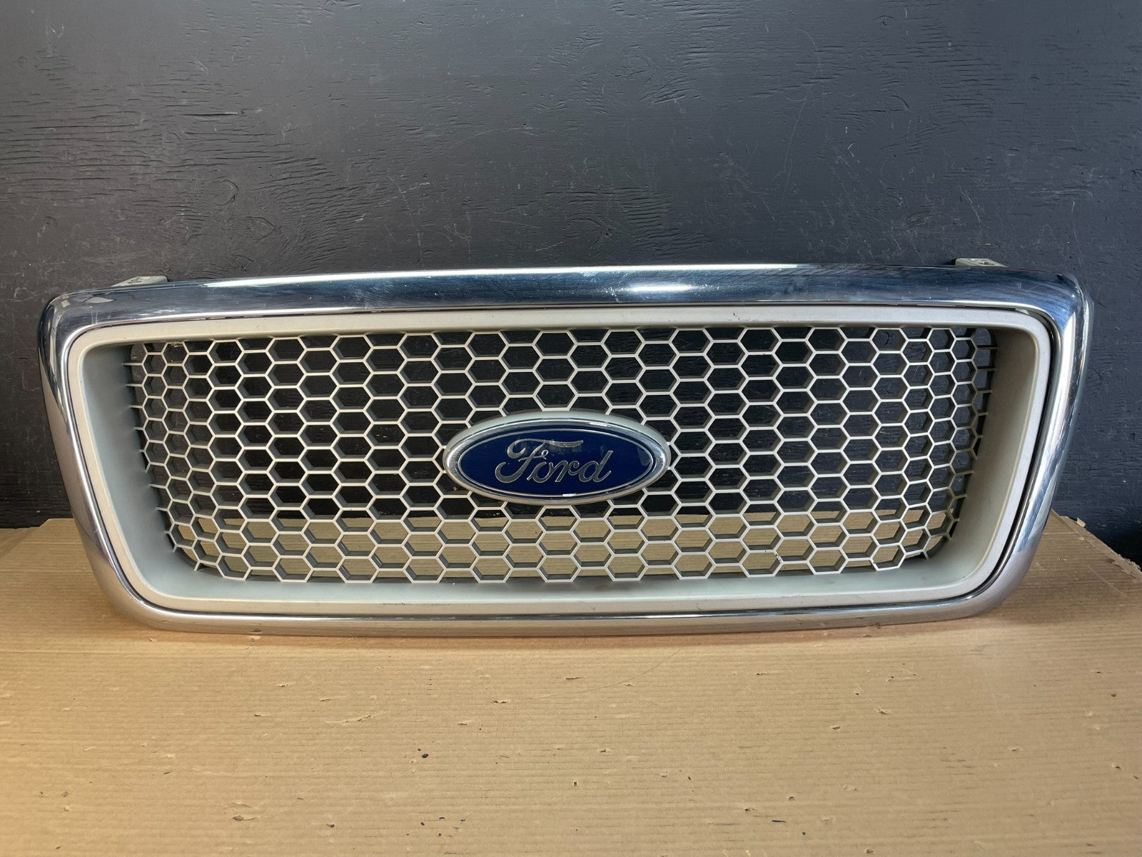 2004 to 2008 Ford F150 F-150 Front Upper Grill Grille ae8721 DG0