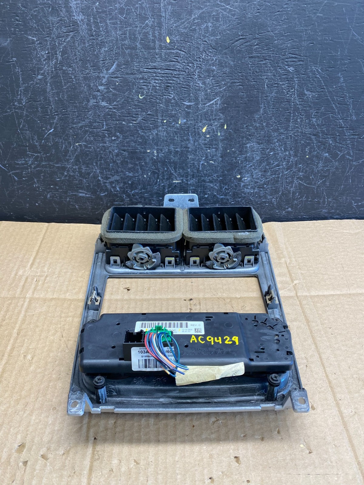 2010 - 2012 Dodge Caliber Dash Radio Center Bezel Climate Control Dash ac9429 DG3