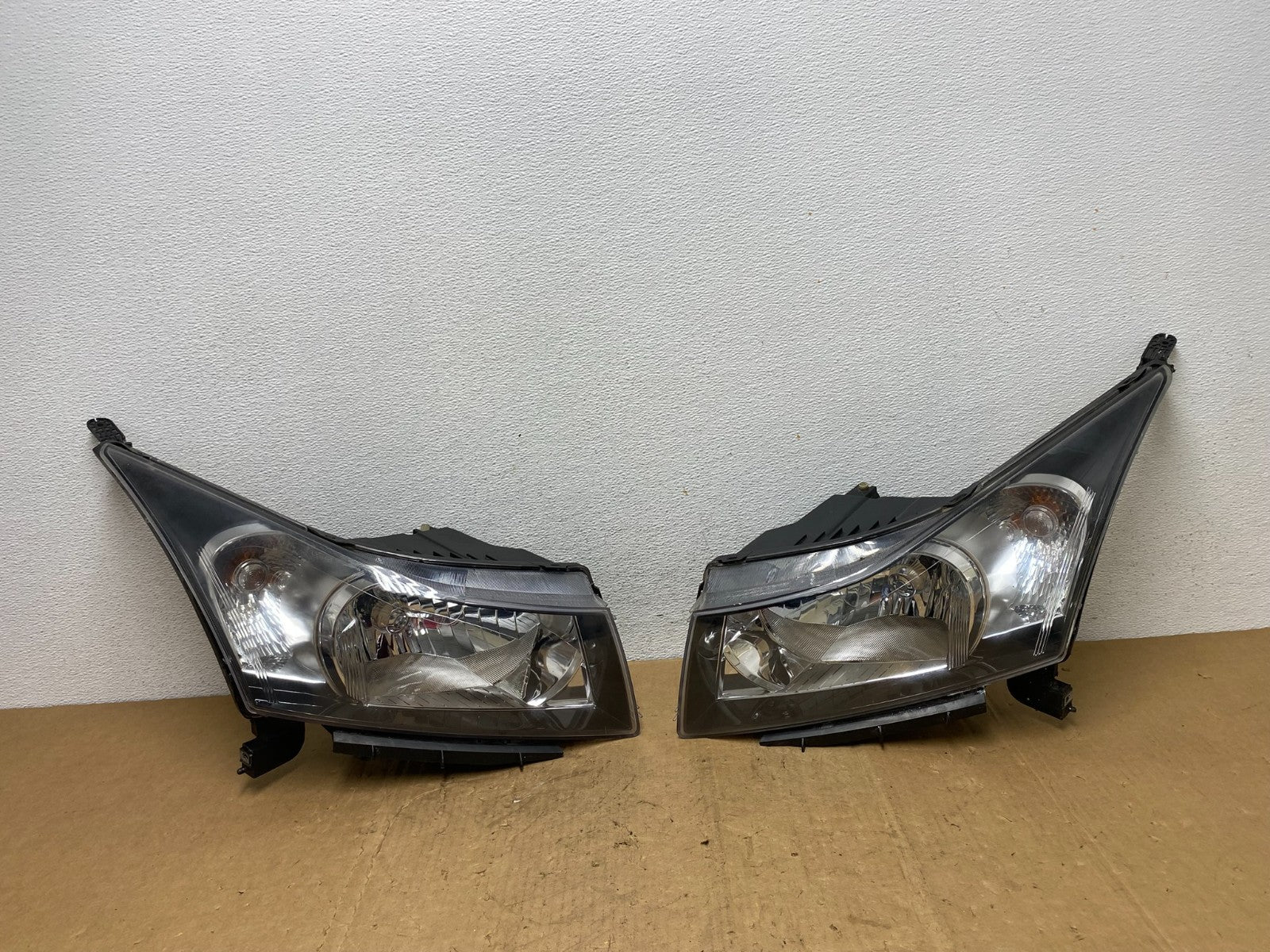 2011 to 2015 Chevrolet Cruze Halogen Left+Right Set Headlights AD1362 DW0