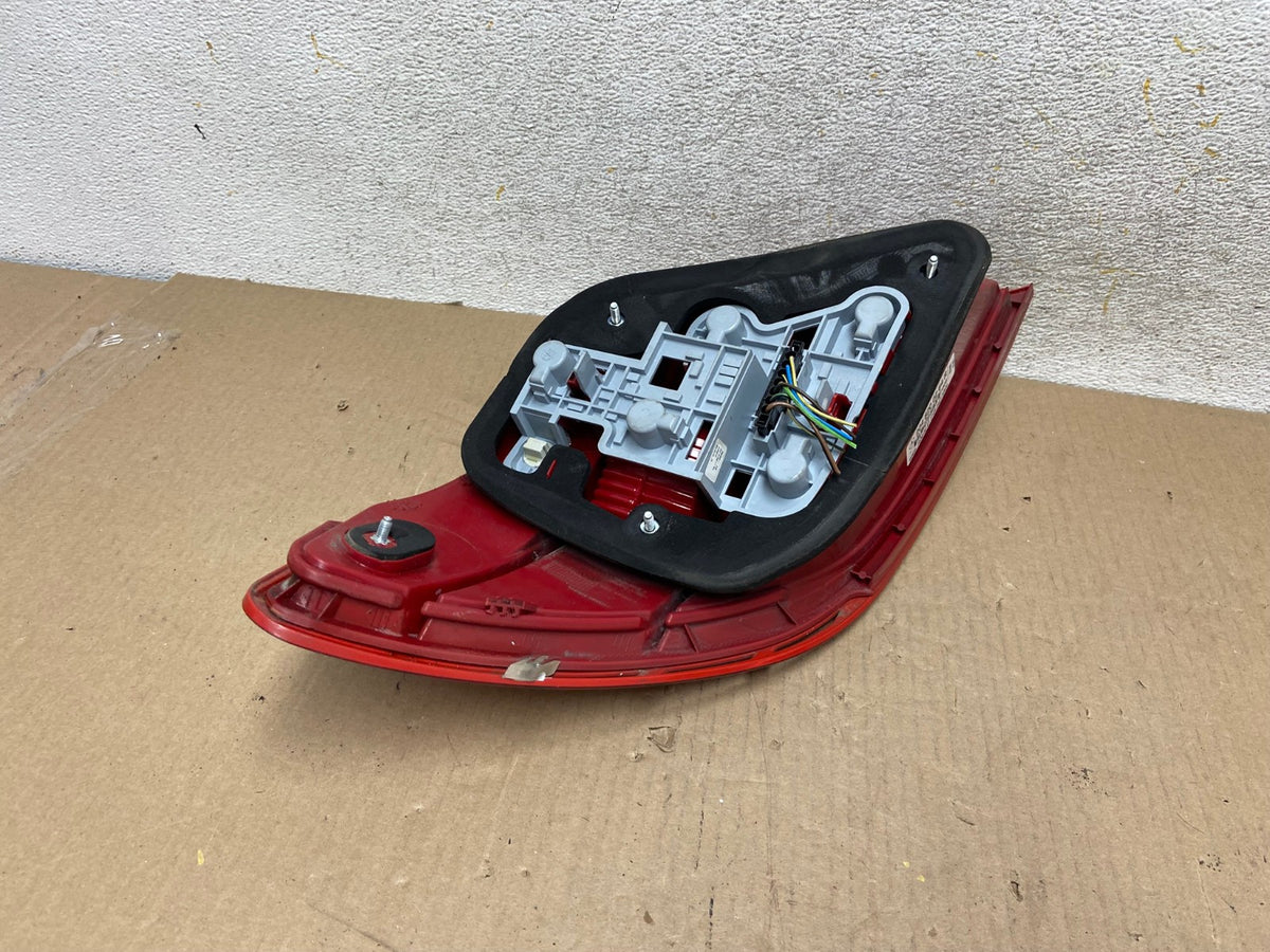 2008 2009 2010 2011 Mercedes C-Class Right Passenger Tail Light AH5775 LK4