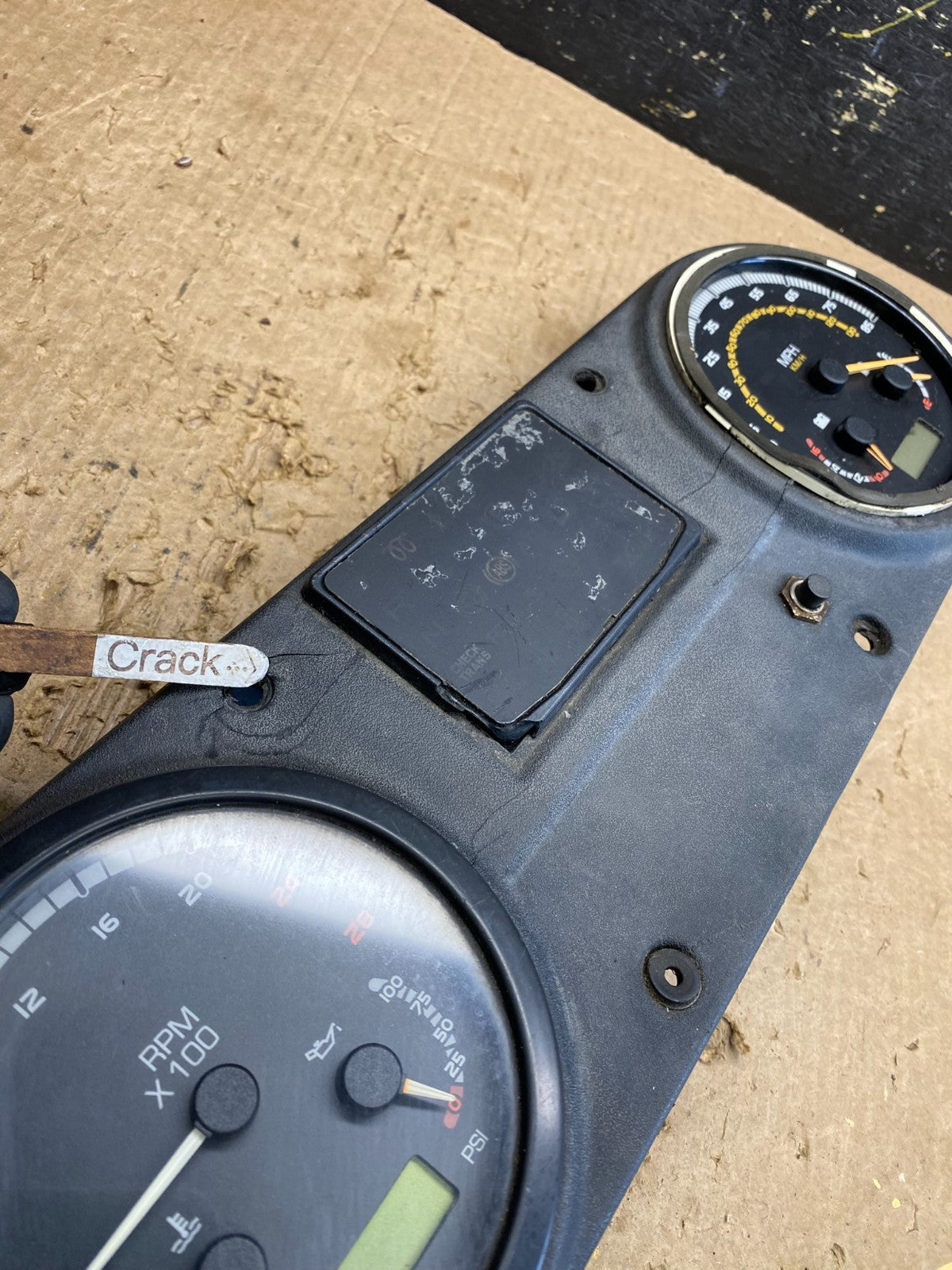 2011 Mack LE Instrument Panel Cluster Z98642