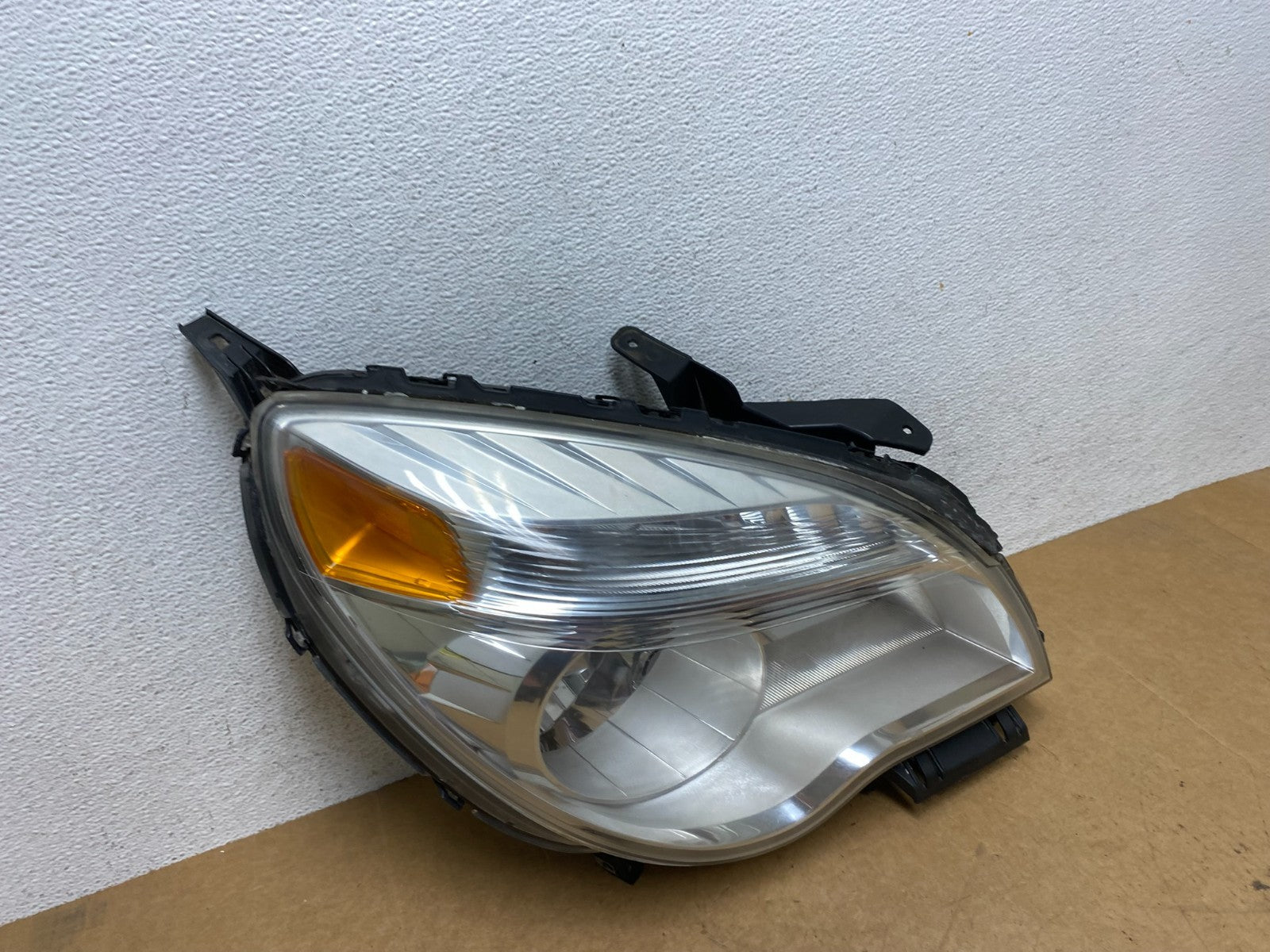 2010 - 2015 Chevrolet Equinox Halogen Headlight Right Passenger Side AE3033 DW2