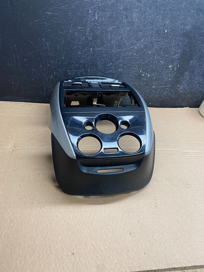 2015-2019 Nissan Versa Center Dash Radio Climate Bezel Air Vent af2404 DG3