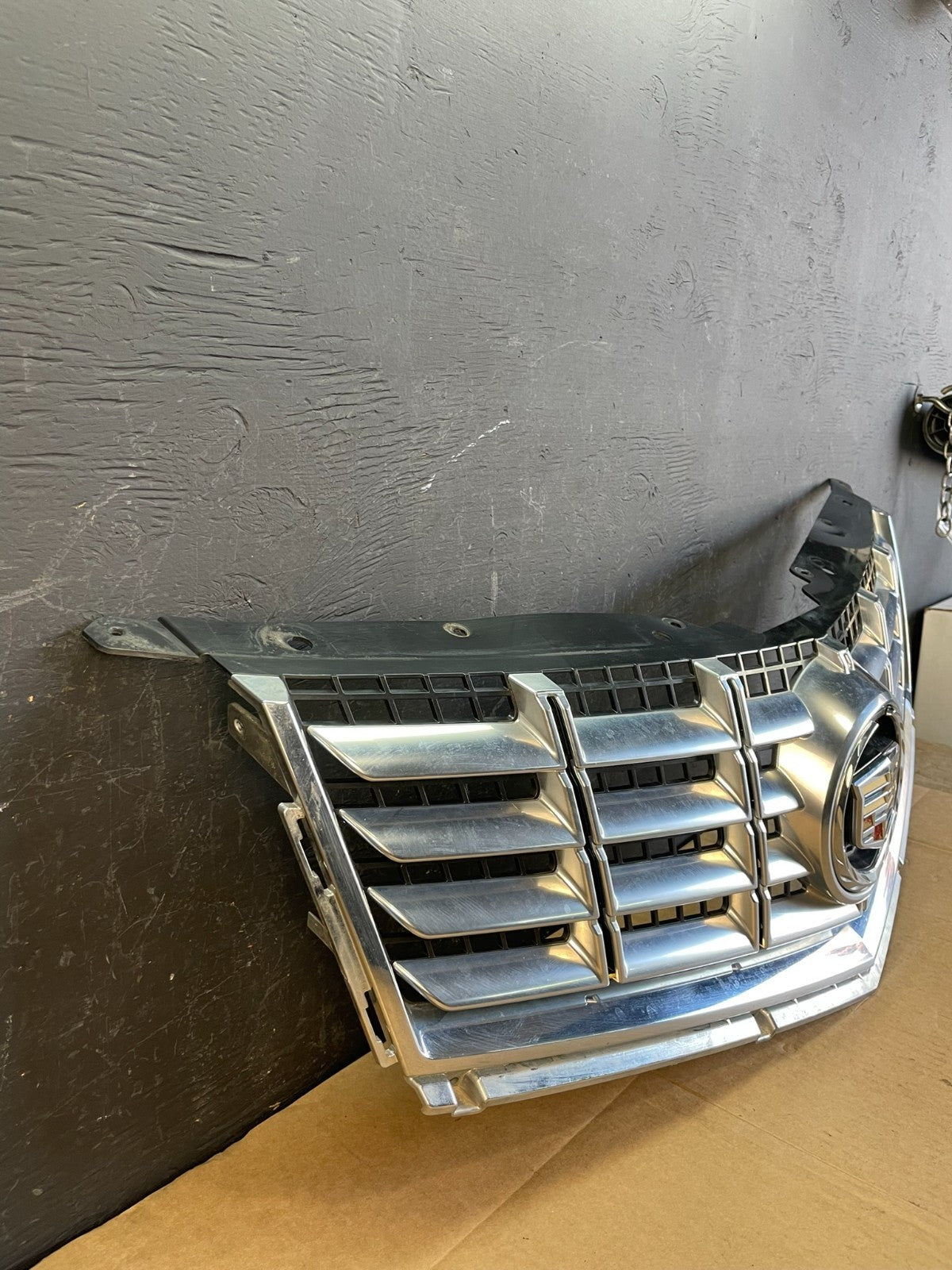 2013 to 2016 Cadillac SRX Front Upper Grille Grill AC5015 DG1
