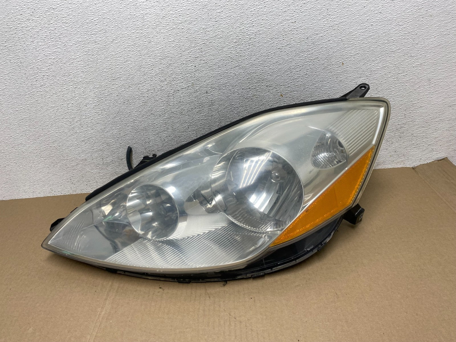 2006 to 2010 Toyota Sienna Left Driver Lh Side Headlight Halogen AE6904 DW0