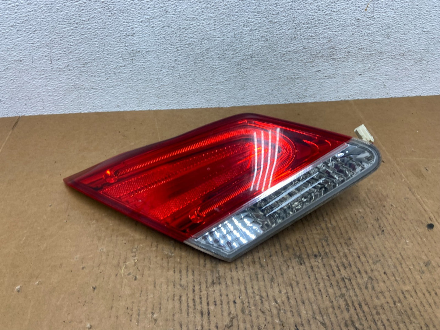 2011 to 2012 Toyota Avalon Left Driver Side Tail Light Inner AE03920