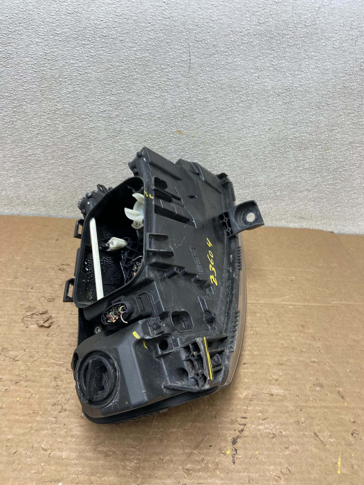2005 to 2008 Audi A6 Left Driver Side Headlight Halogen Z3604 DW11