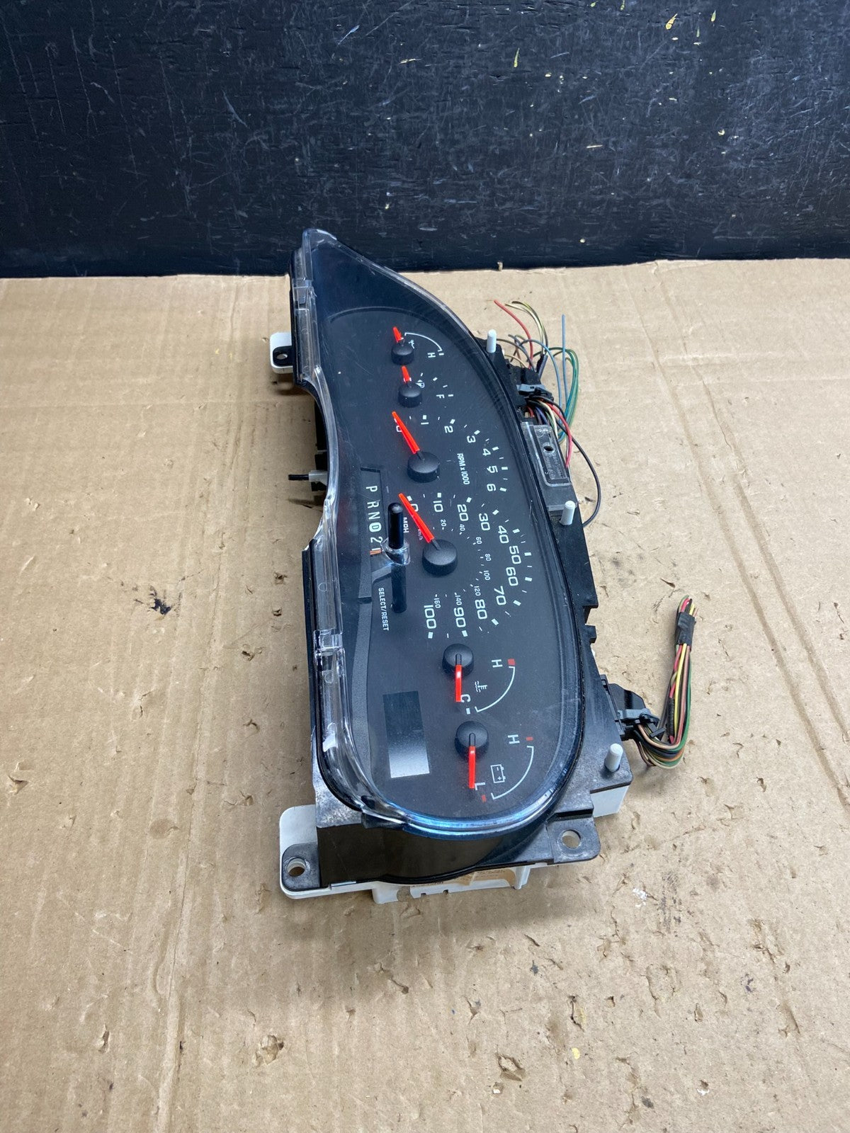 2004 to 2008 Ford E150 E250 E350 VAN Gauge Speedometer Cluster AE17922