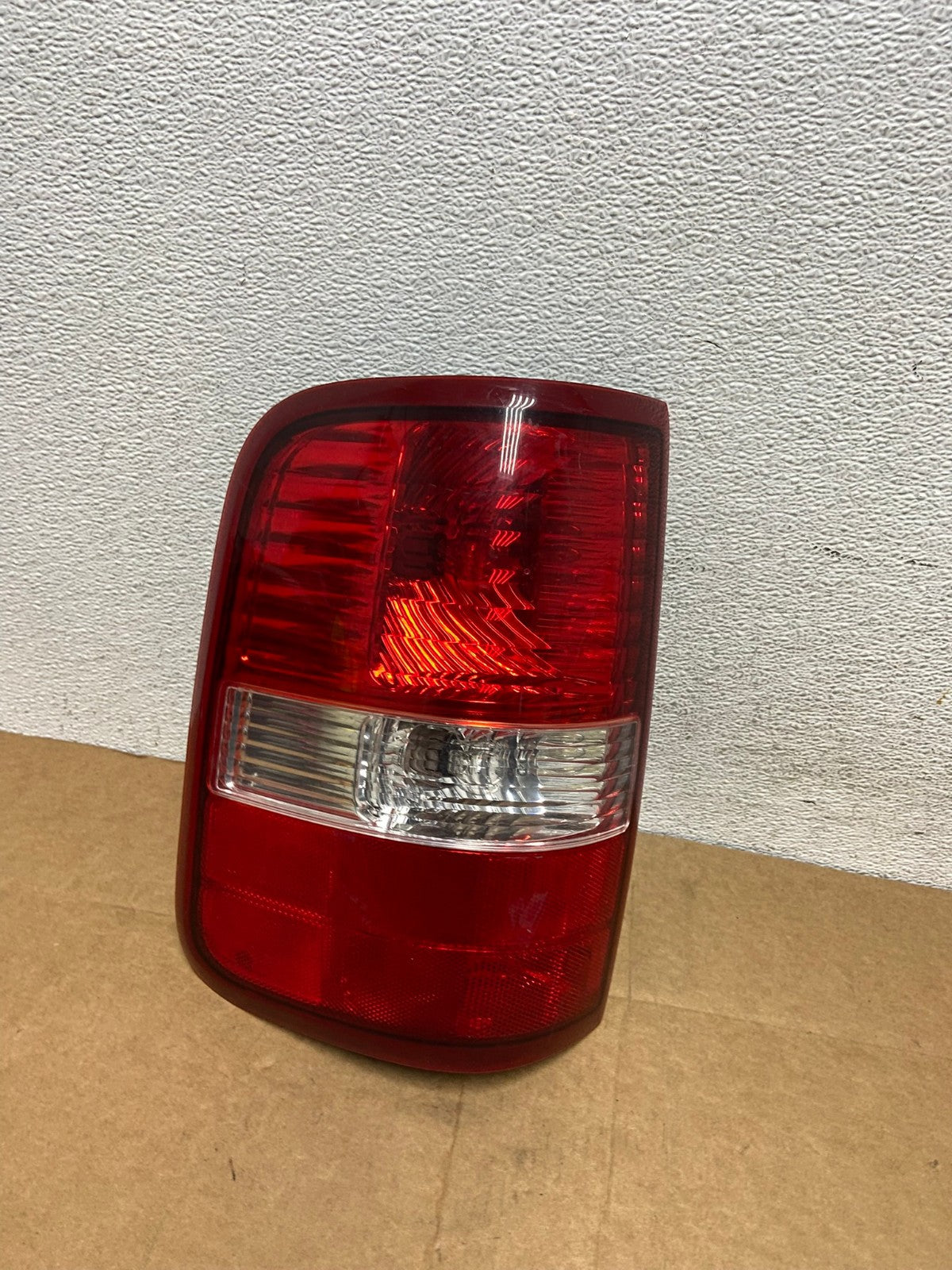 2004 to 2008 Ford F150 F-150 Left Driver LH Side Tail Light AD4445 LK0
