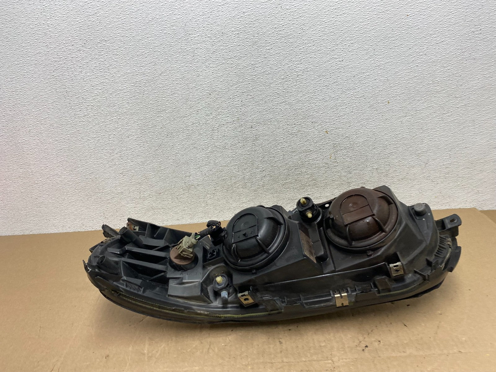 2001 to 2004 Volvo S60 Right Passenger Side Headlight Halogen AE6765 DW4