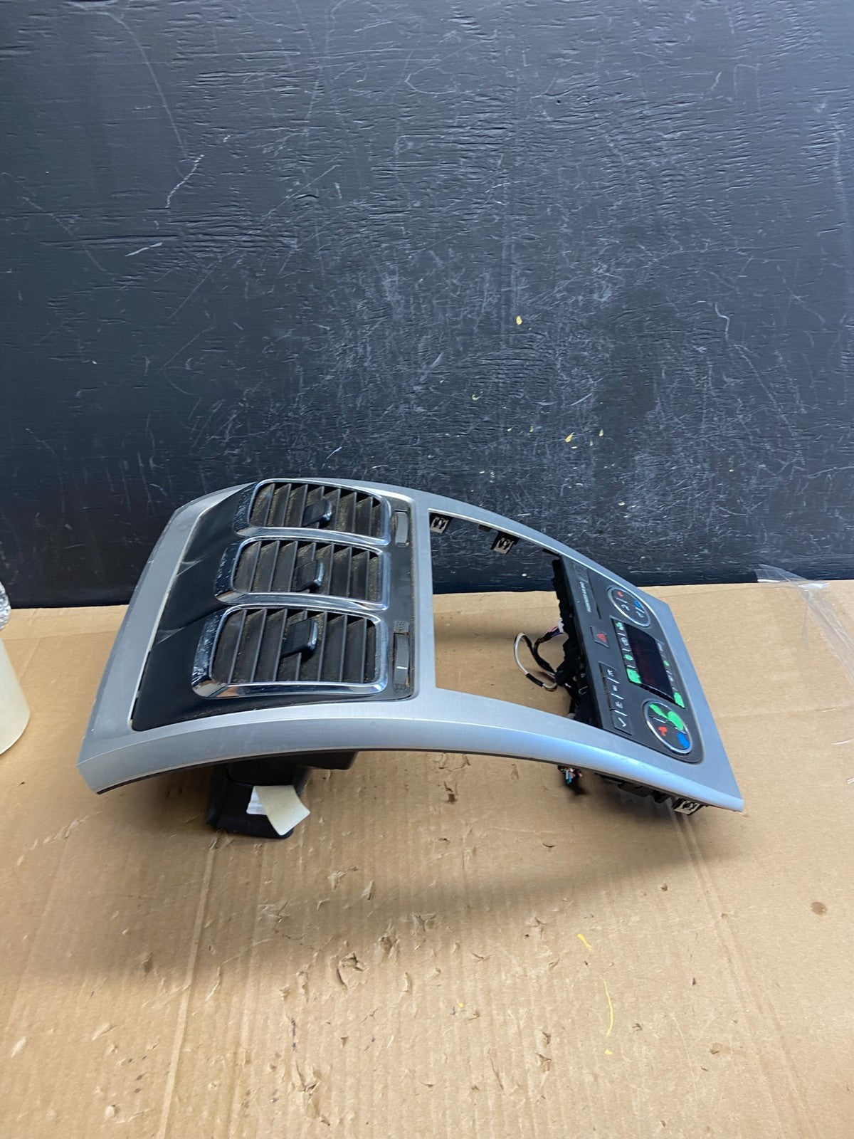 2007 - 2012 GMC Acadia A/C Heater Climate Control Radio Panel Bezel OE ad2179 DG2