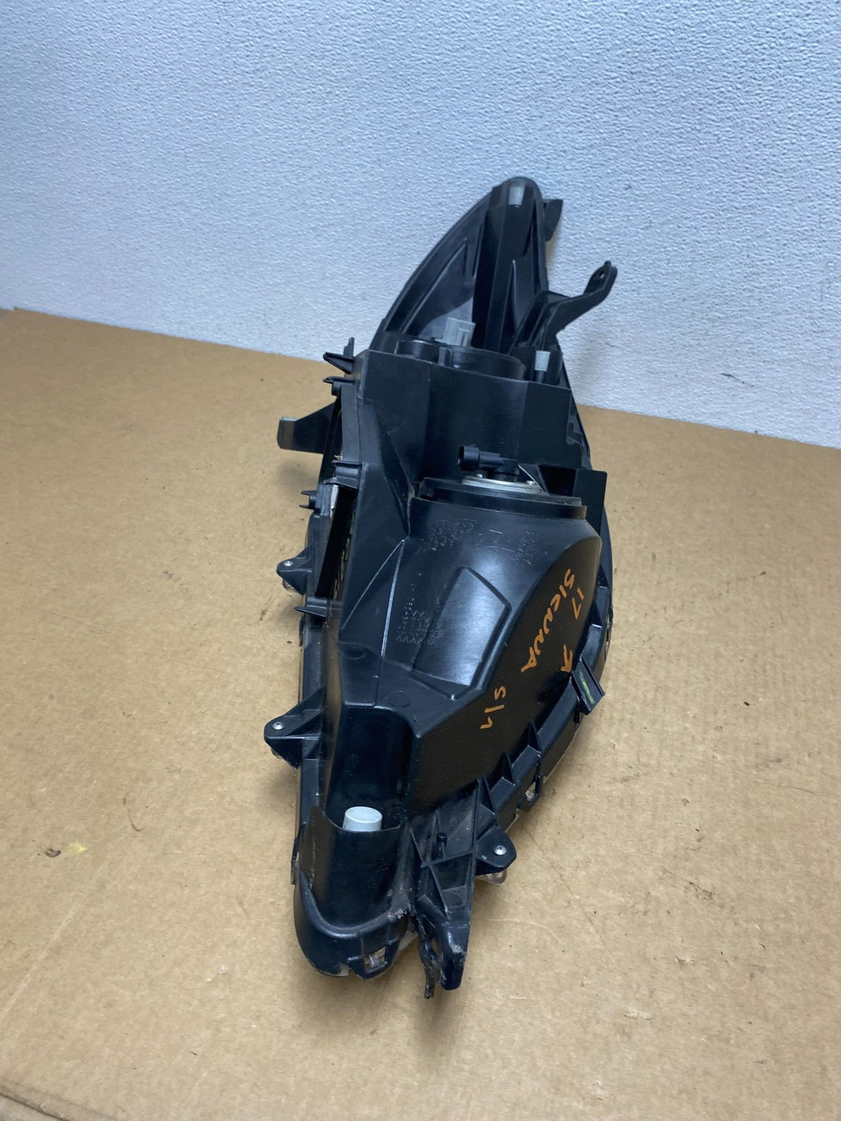 2011-2014 Toyota Sienna Left Driver LH Halogen Headlight AC1804 DW6