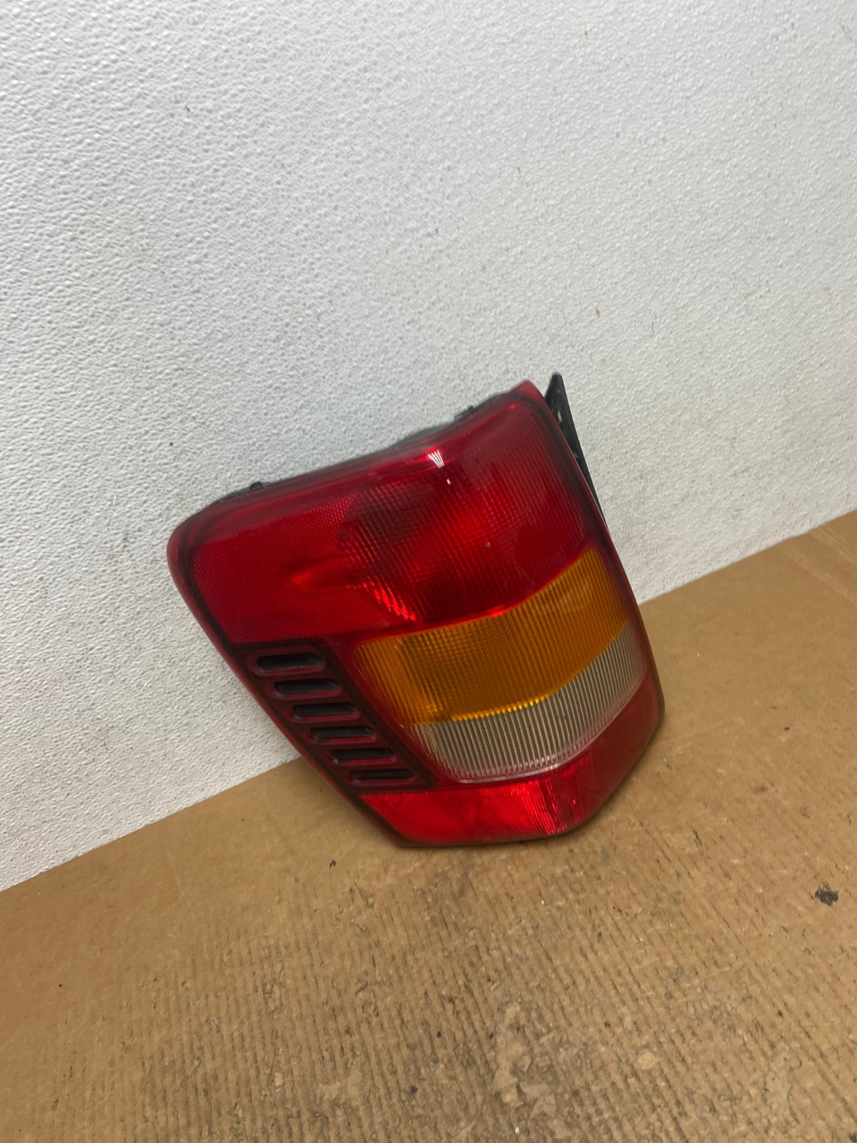1999 - 2004 Jeep Grand Cherokee WJ Left Driver Lh Tail Light DEPO AE2827 LK2