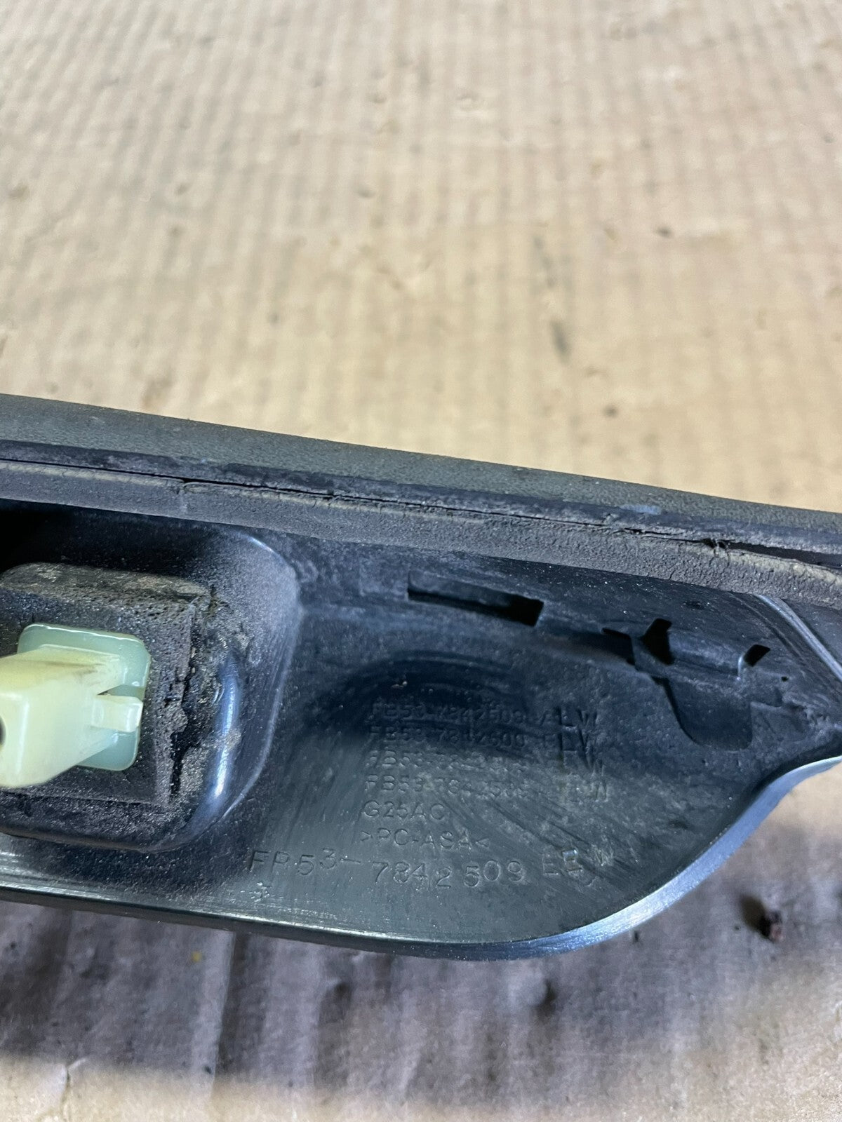 2016 - 2019 Ford Explorer Interceptor Rear Tailgate Molding With Camera M2935 DG8