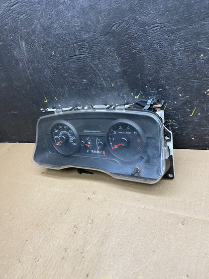 2006 to 2011 Ford Crown Victoria Speedometer Cluster Gauge t9326 DG2