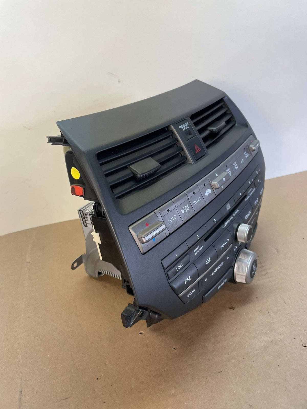 2008 - 2012 Honda Accord Front Radio Control AM./FM CD Climate Control AI0578 DG1