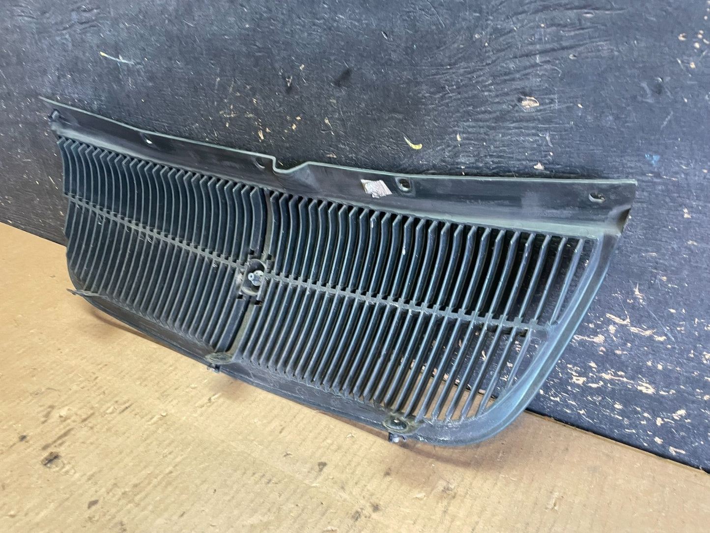 1995 - 1998 Chrysler Cirrus 95-96 Dodge Stratus Chrome Grille AA5982 DG5