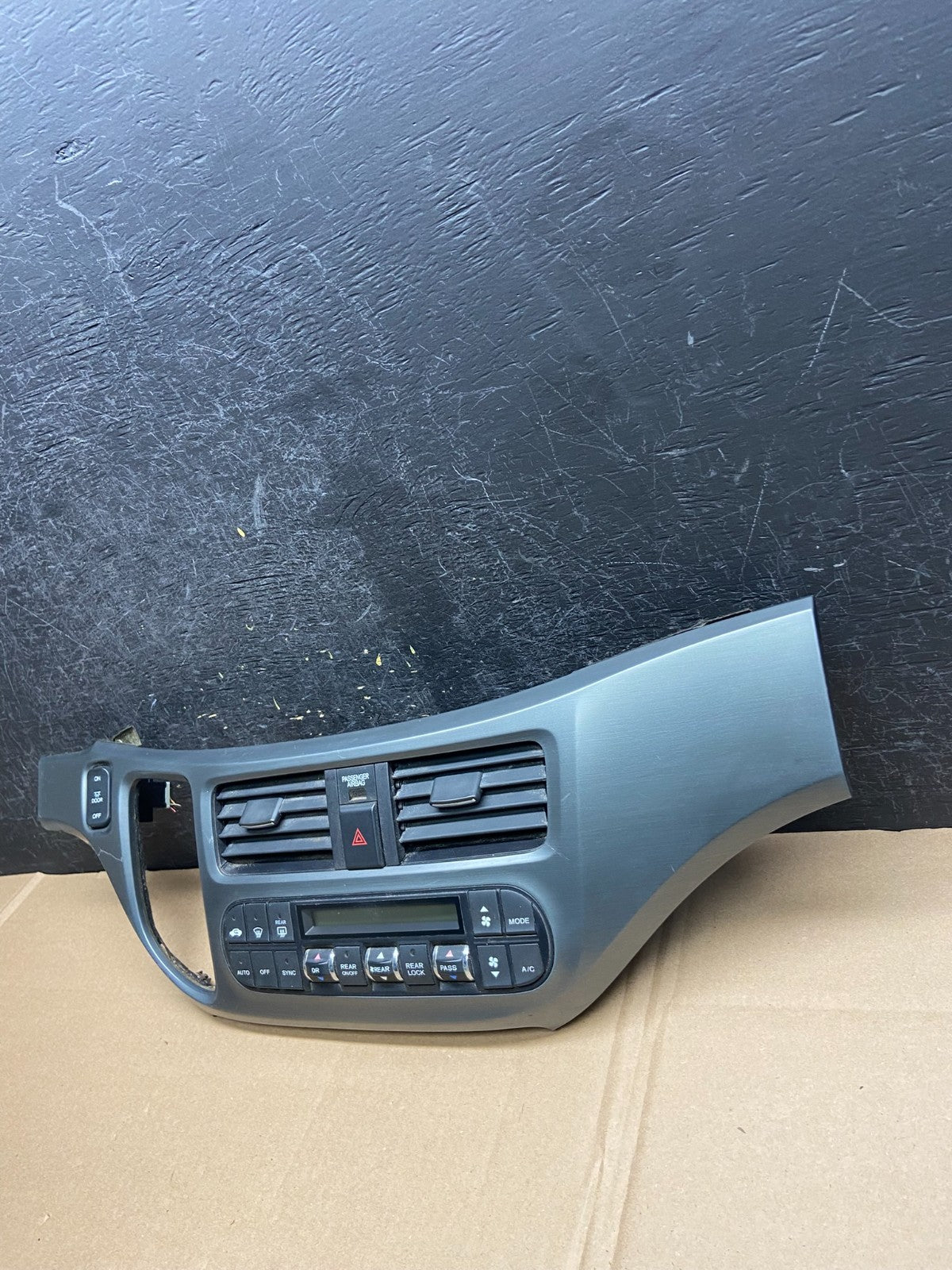 2005 to 2010 Honda Odyssey Radio Climate Control Dash Trim Bezel AI6216 DG2