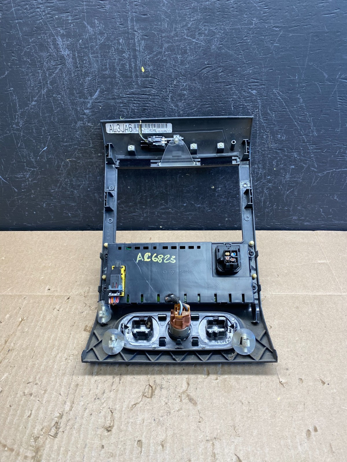 2004 to 2008 Ford F150 Radio Climate Dash Bezel Surround Black ac6823 DG3