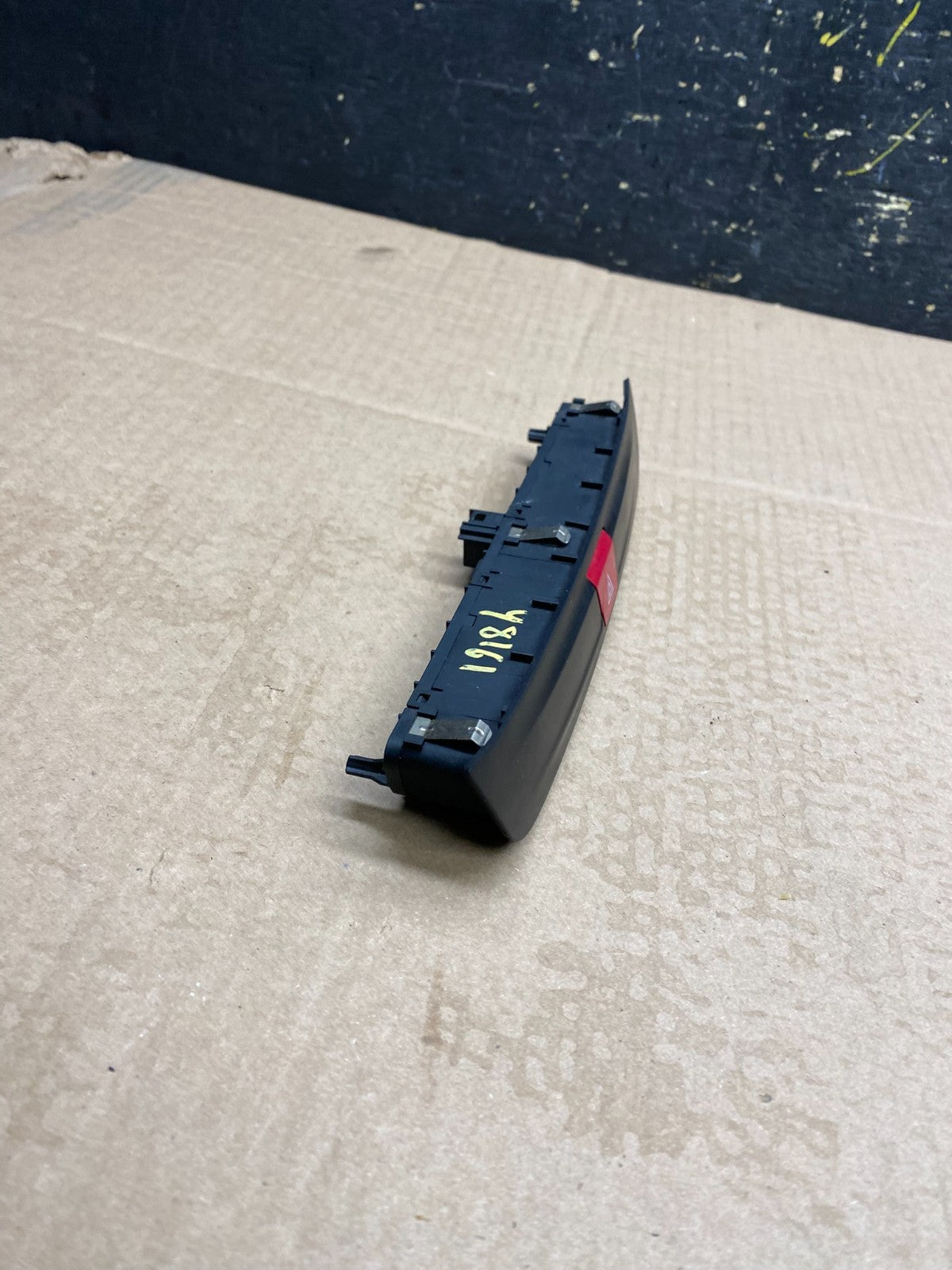 2015 to 2018 Jeep Renegade Center Console Hazard Emergency Light Switch Y8161 DG1