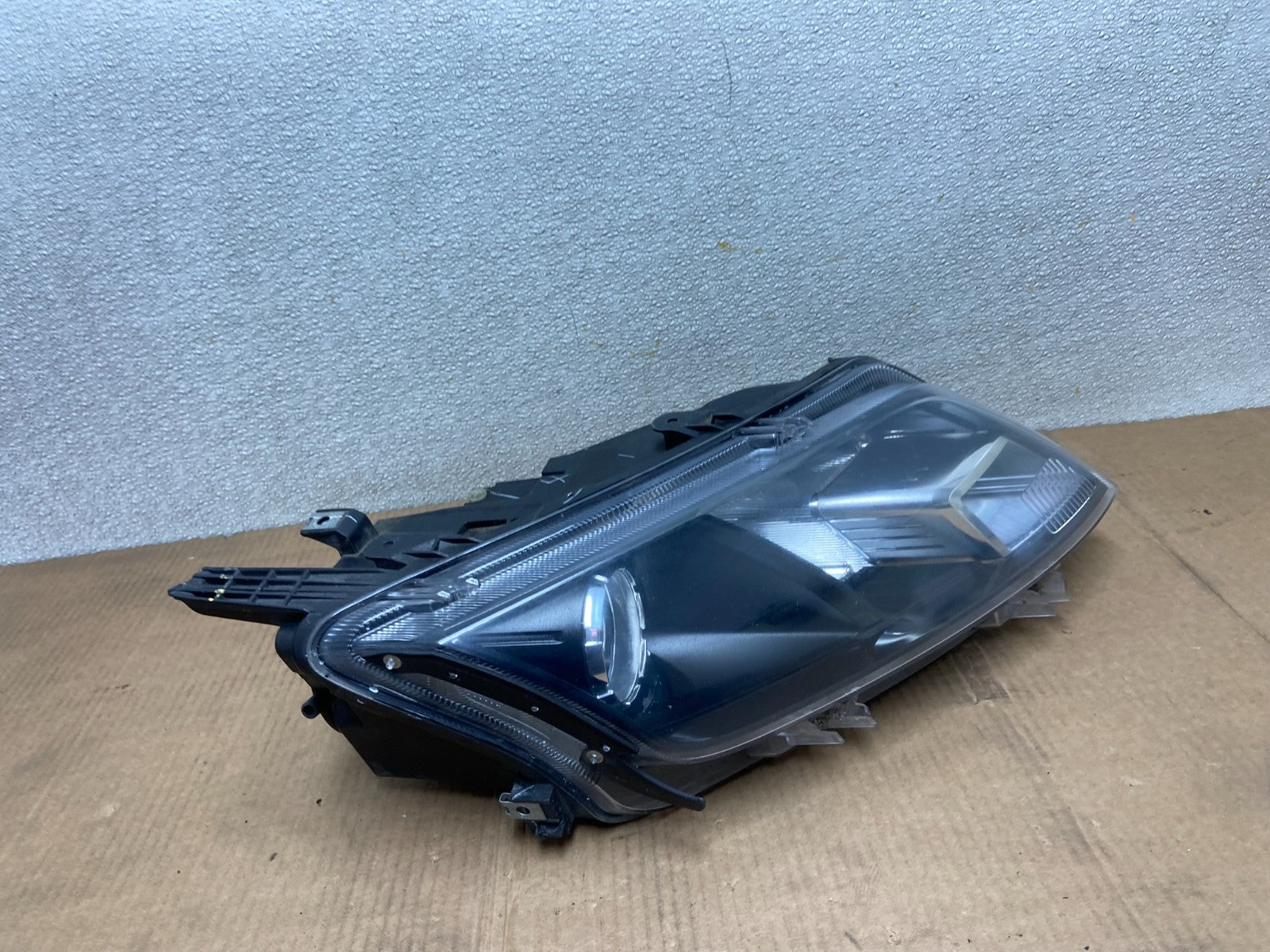 2010 2011 2012 Ford Fusion Right Passenger RH Headlight Halogen AA5338 DW2