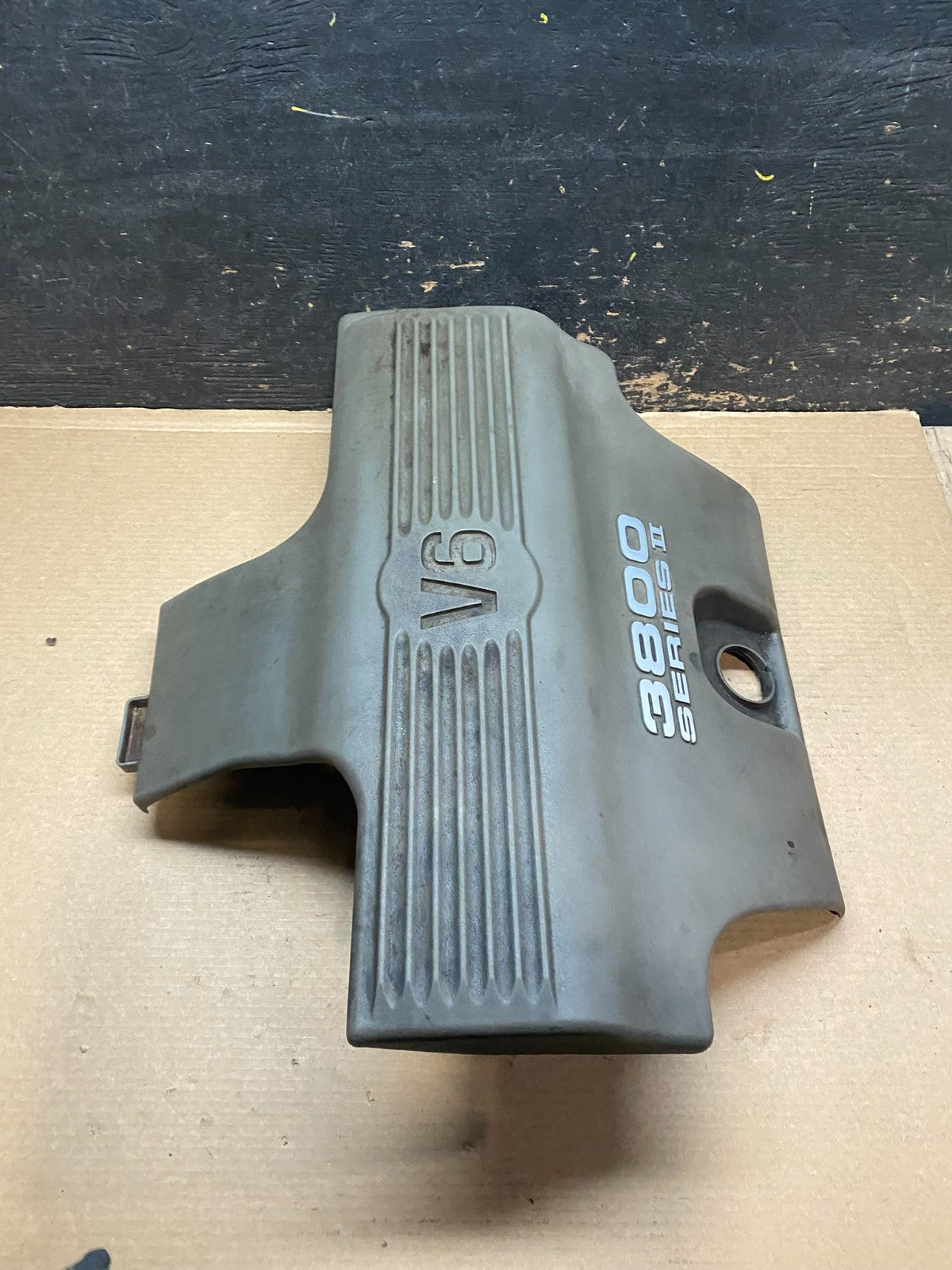 1998 to 2002 Buick Park Avenue Lesabre 3.8L Engine Motor Cover V9320 DG3