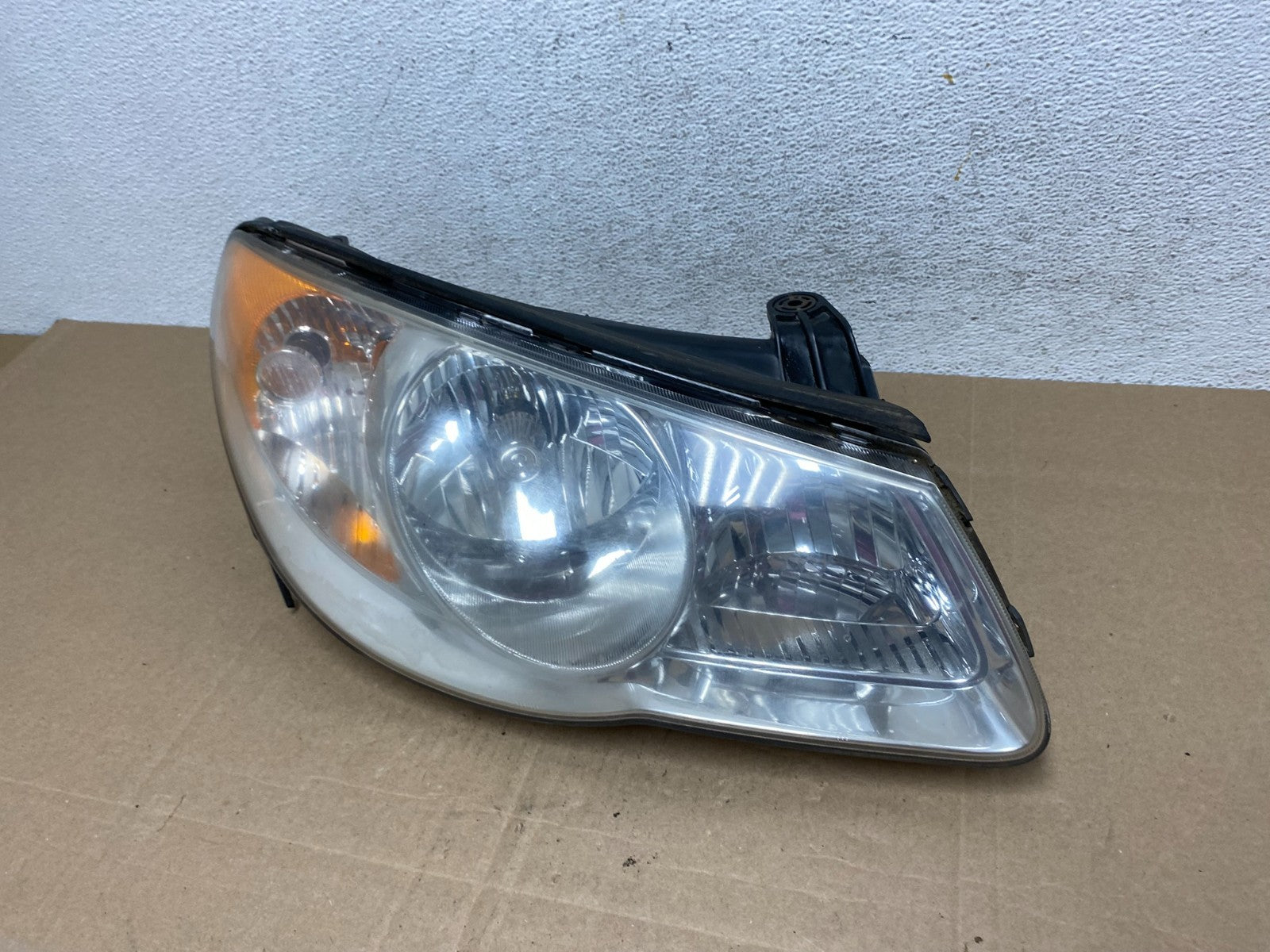 2007 2008 2009 2010 Hyundai Elantra Right Passenger Side Headlight AE4910 DW1