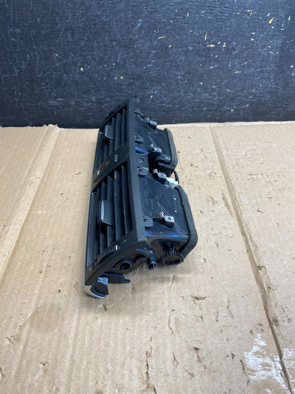 2010 to 2013 BMW X5 X6 Center Console Dash Air Vent AI2746 DG2