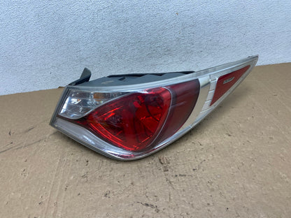 2011 - 2015 Hyundai Sonata Hybrid Right Passenger RH Tail Light AG1351 LK0