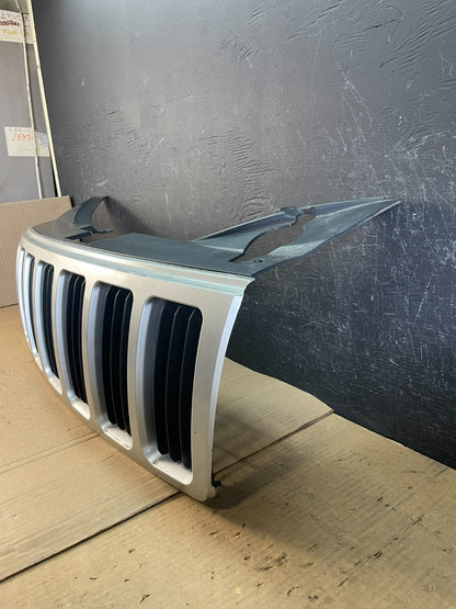 2005 to 2007 Jeep Grand Cherokee Front Upper Grill Grille Aftermarket AC5437vDG1
