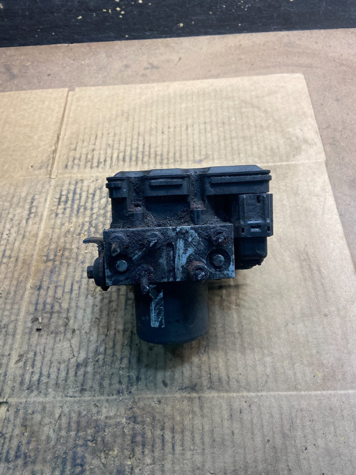 2011 - 2014 Ford E250 E350 Van  ABS Anti Lock Brake Pump Module Oem y4383 DG5