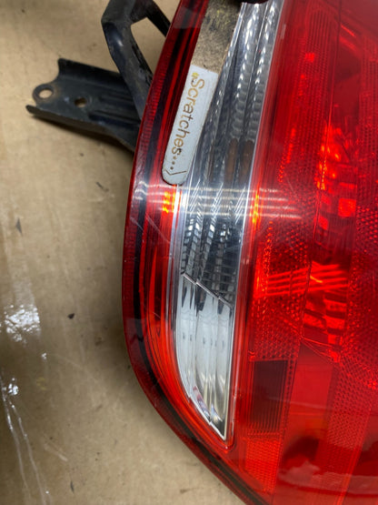 2005-2010 Toyota Avalon Right Passenger Side Tail Light AH8102 DW3