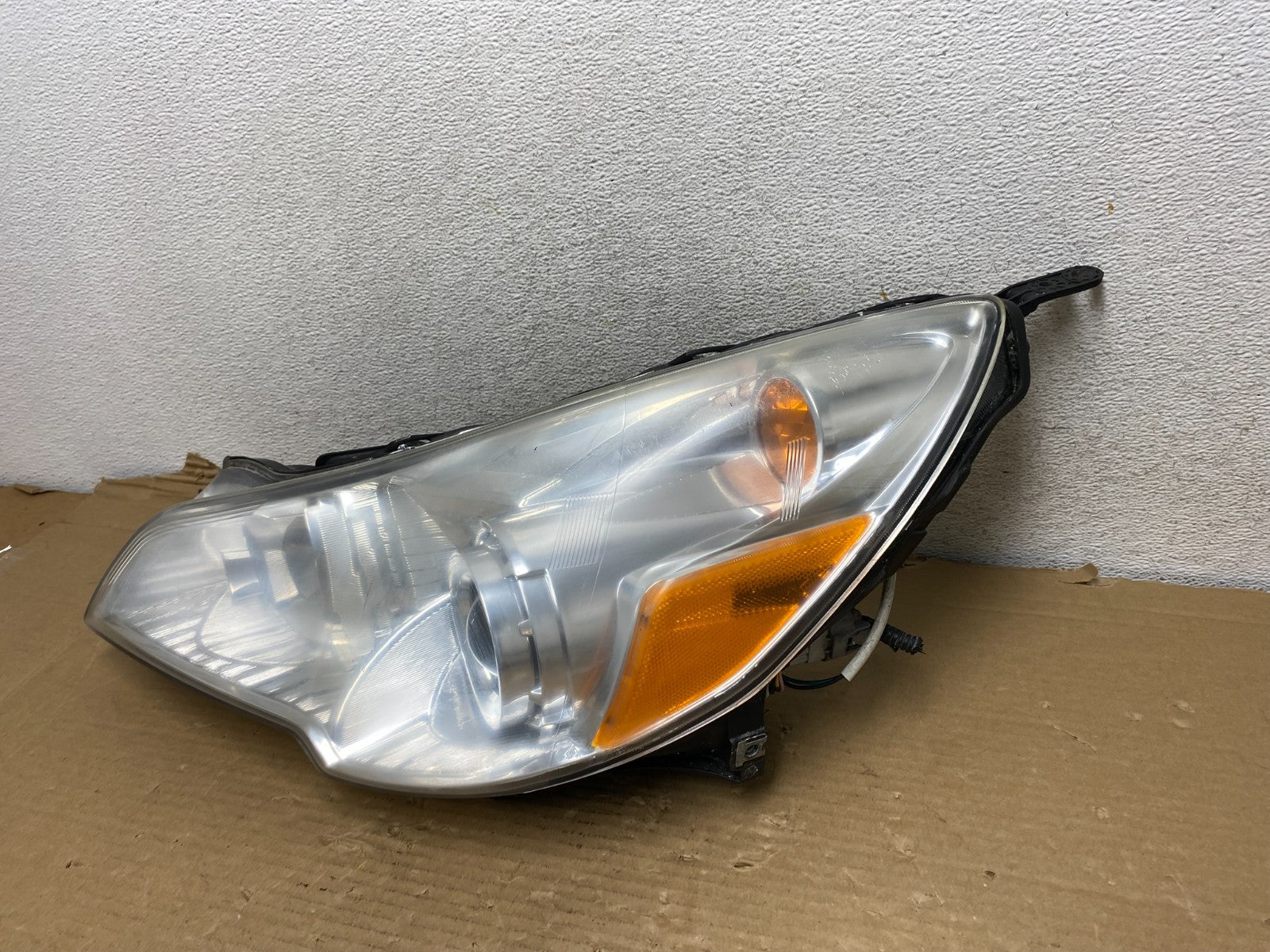 2010 2011 2012 Subaru Legacy Outback Left Driver Halogen Headlight AG9244 DW2
