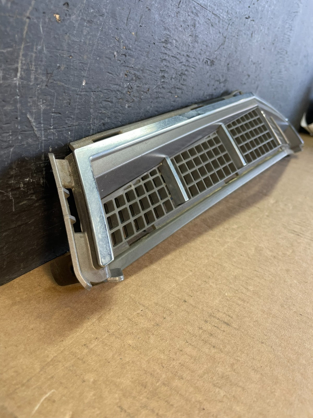 2008 to 2011 Cadillac Cts Front Lower Grill Grille AD0121 DG2