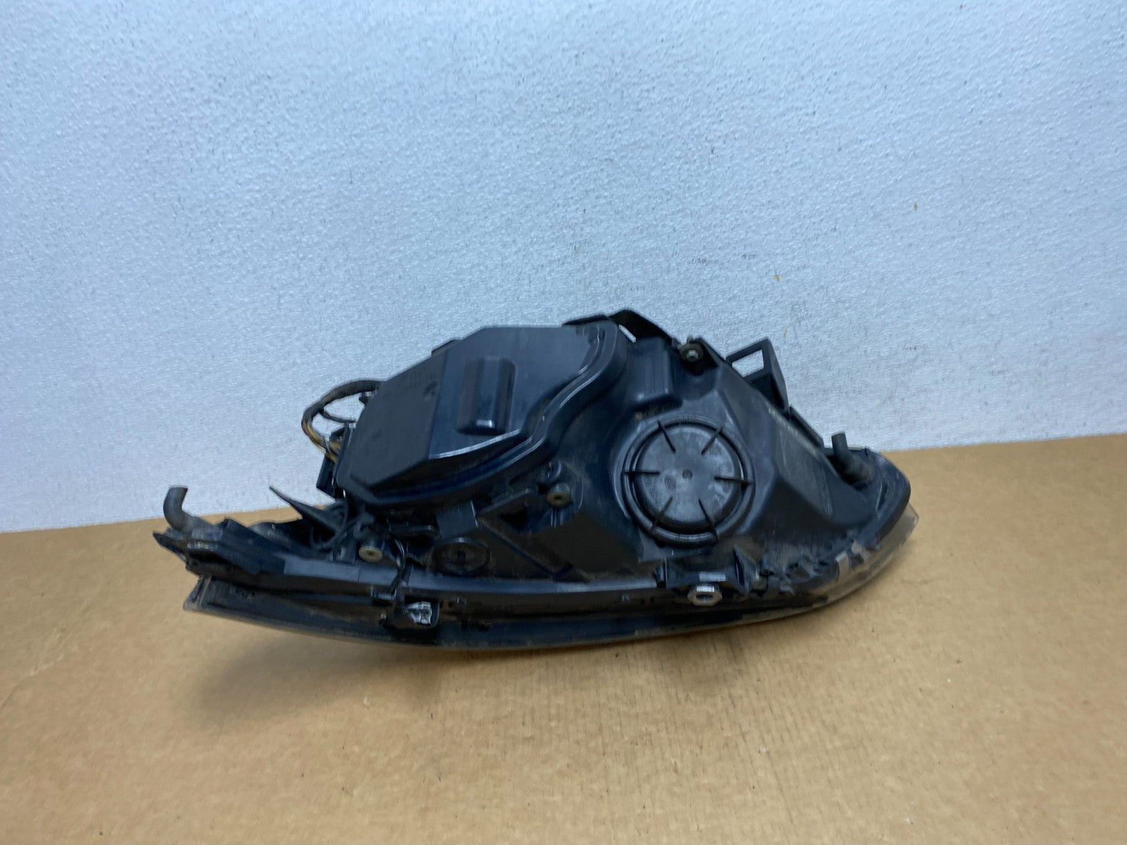 2004 to 2007 BMW 525i 5 Series Headlight Right Passenger Xenon AFS AD4486 DW6