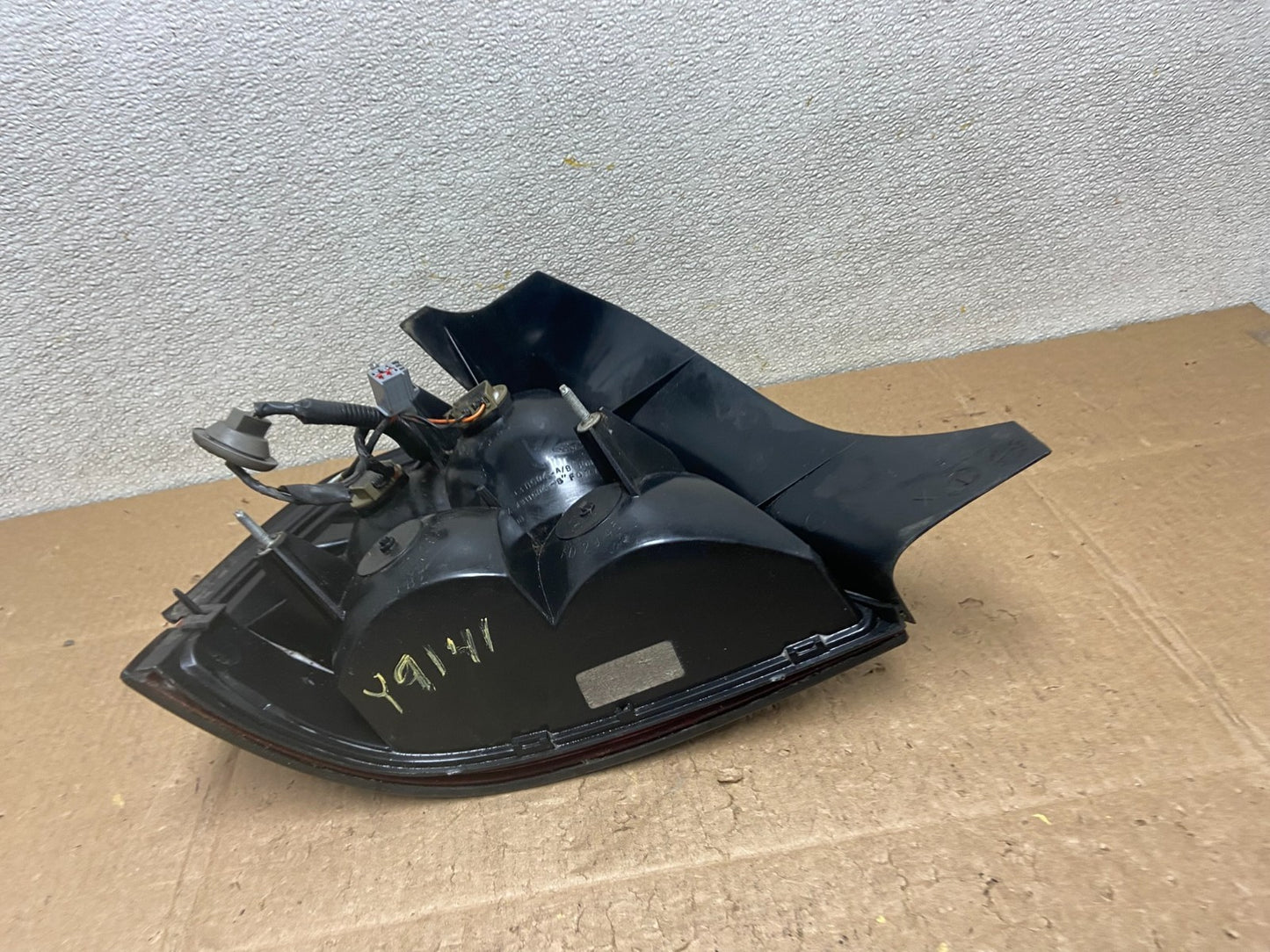 2003-2011 Ford Crown Victoria Right Passenger Rh Side Tail Light Oem Y9141 DW6
