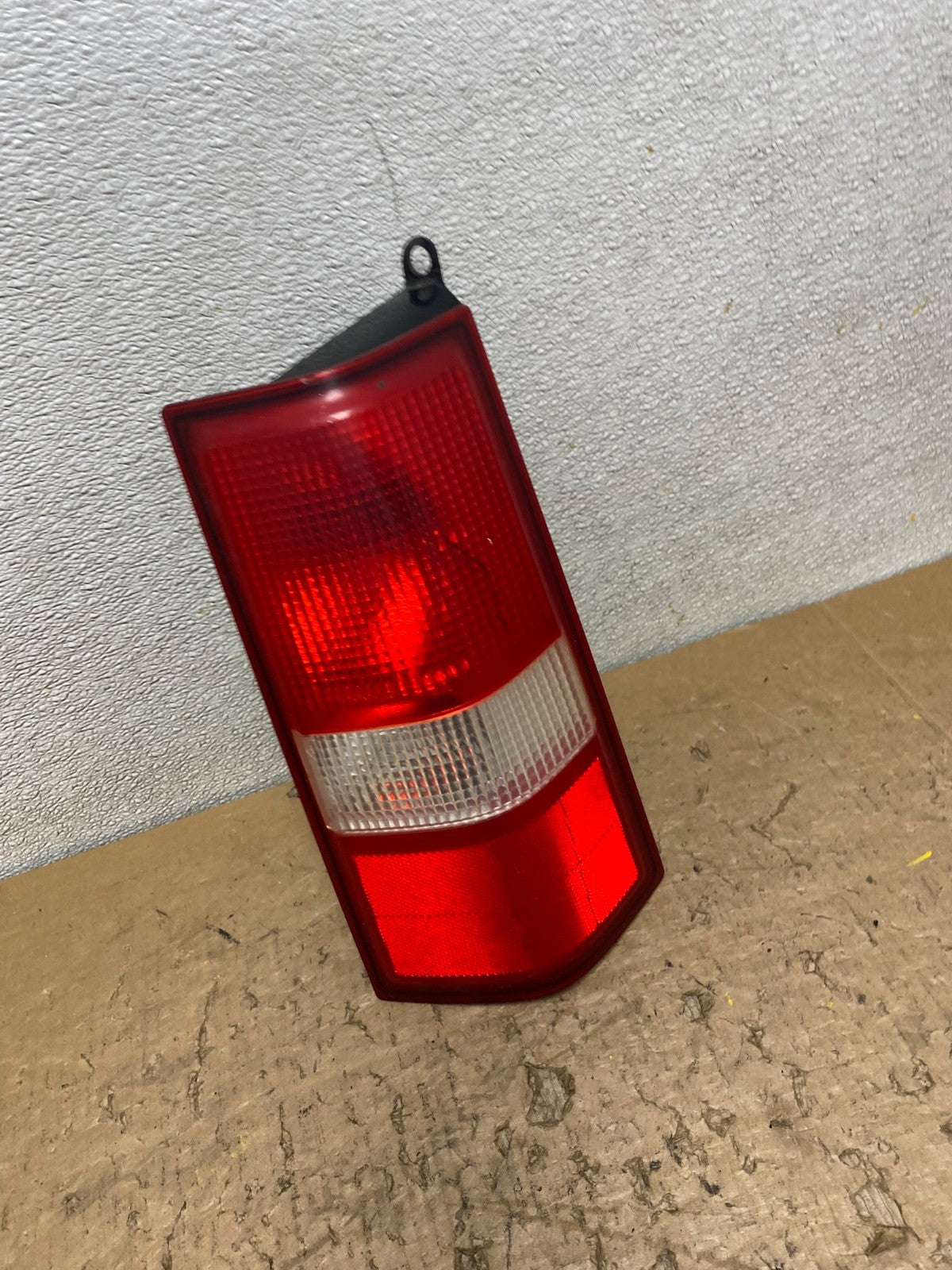 2003 2017 Chevrolet Express 1500 2500 3500 Right Passenger Tail Light V8410 DW2