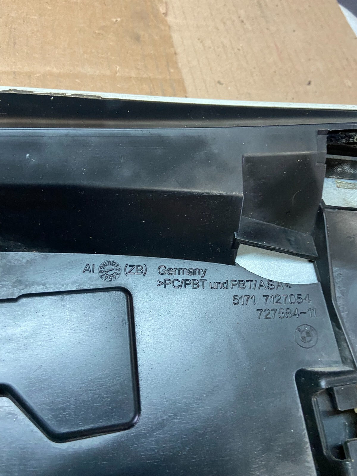 2006 BMW e91 325i Touring Wagon Trunk Hatch Spoiler 7157689 i7318 OEM DG10