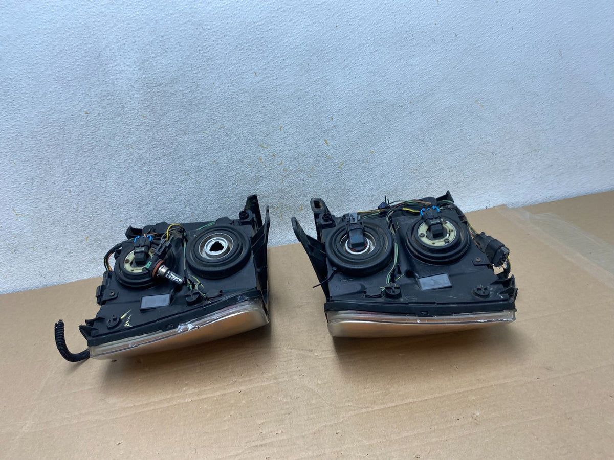 2007 - 2014 GMC Sierra Left+Right Side Halogen Headlights AH9340 DW20