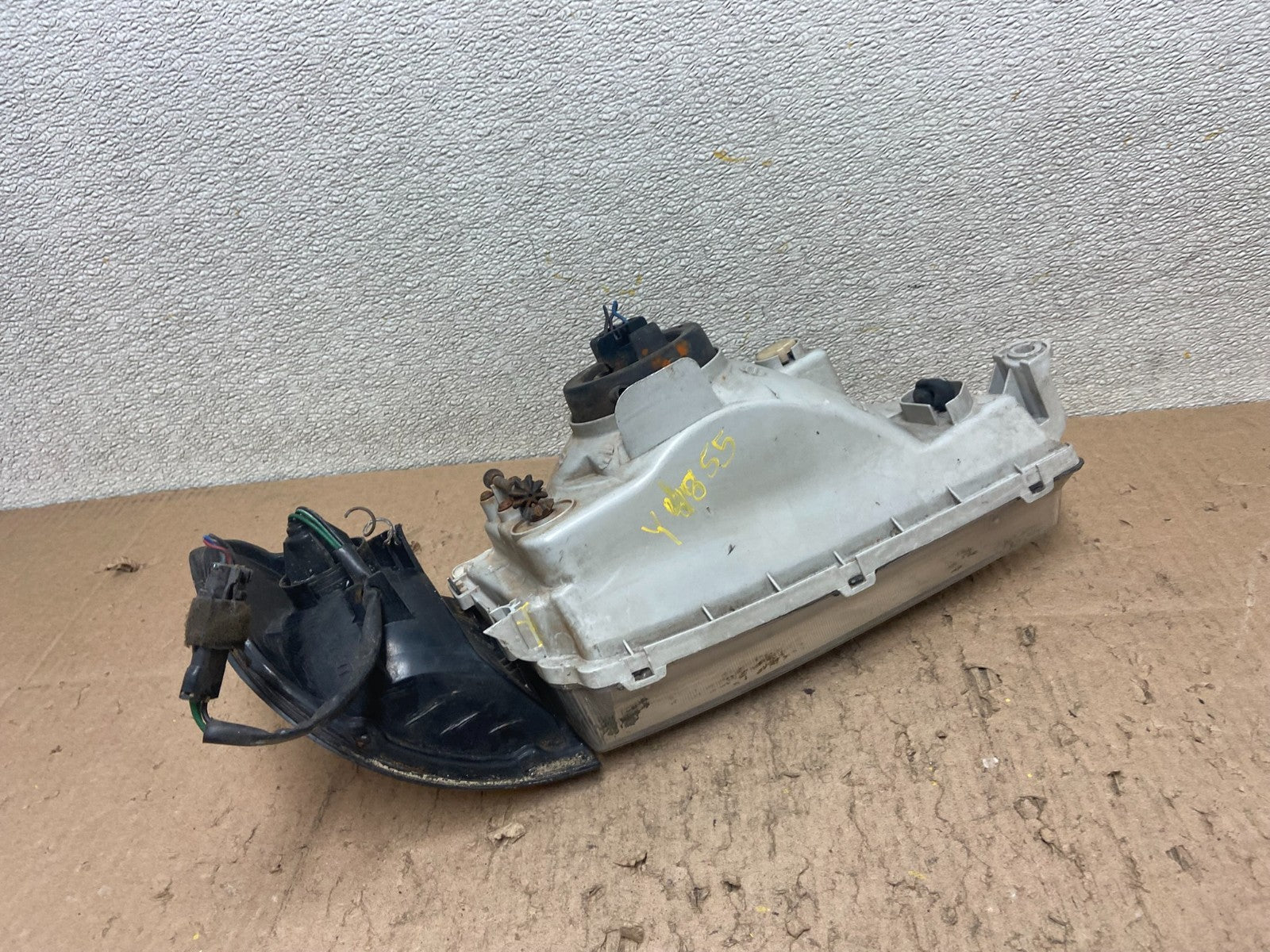 1998 to 2002 Kia Sportage Left Driver LH Halogen Headlight OEM Y4855 DG10